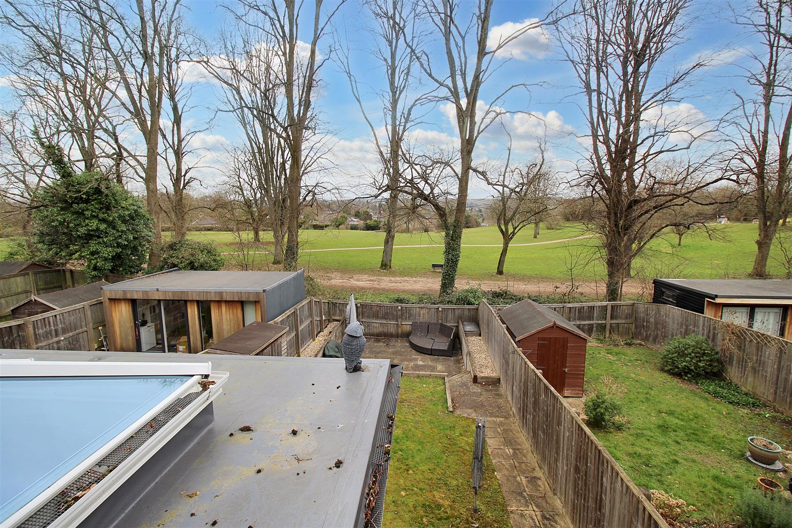3 bed property in Larissa Close, Reading